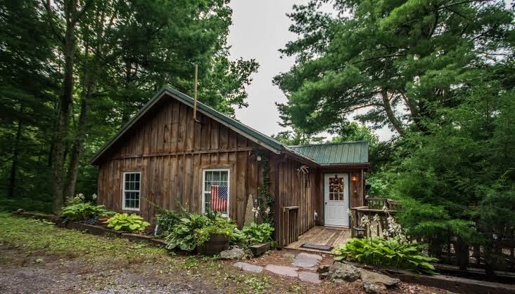 Autumn Ridge- Cozy cabin in the Blue Ridge Mountains with bubbly hot tub!, Virginia con Jacuzzi