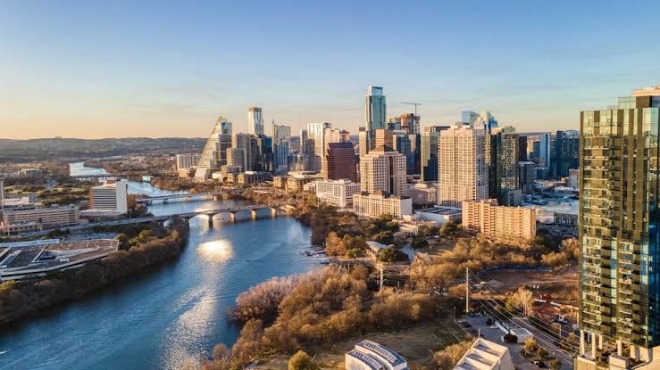 Majestic by Avantstay Brand New Condo in Austin w/ Amazing Amenities!