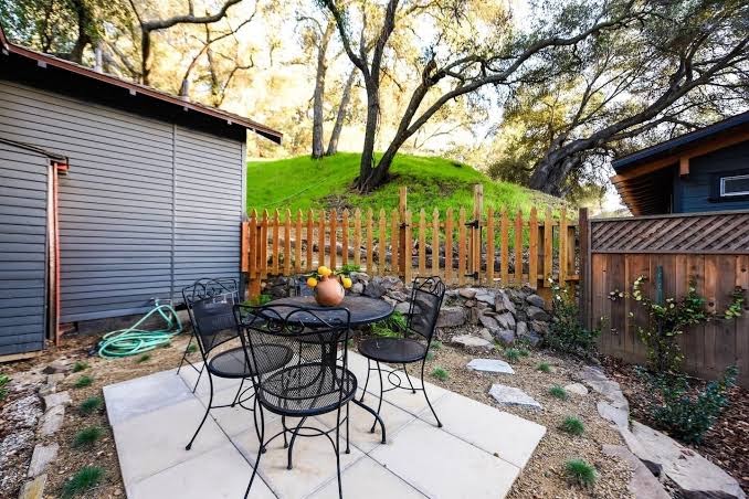 Unique Topanga Retreat 3-Building Compound, Los Ángeles