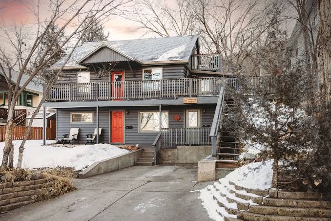 Cozy 3-bedroom Trapper Cabin in central Glenwood with AC WiFi and yard. Sleeps 6, Glenwood Springs
