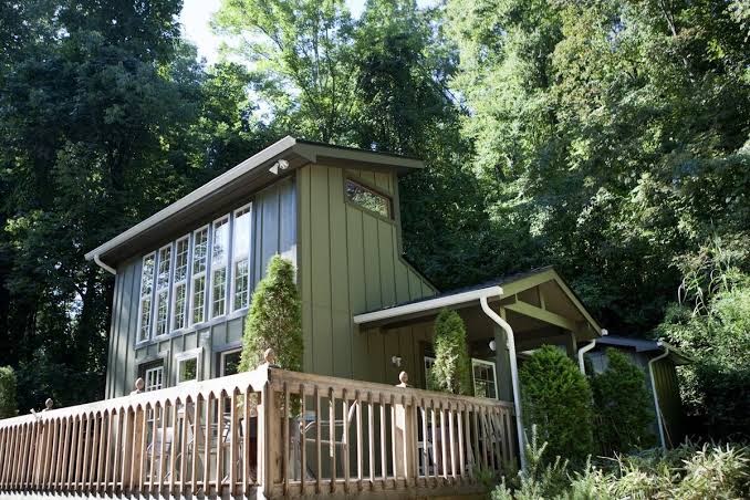 Cozy cottage in mountains 2.2 miles from downtown or 10 dollars on uber, Asheville