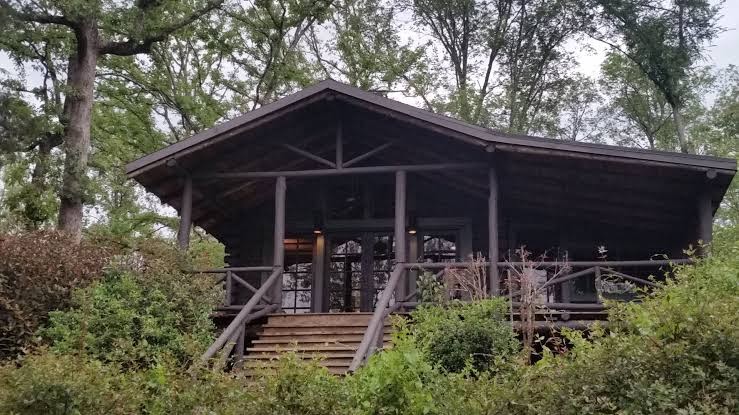 Historic log cabin on beautiful Lake Catherine., Hot Springs