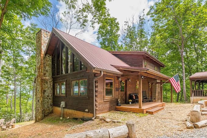 Lazy Bear Cabin | Secluded Year-Round Mountain View, Hot Tub, Fire Pit, Games, Georgia con jacuzzi