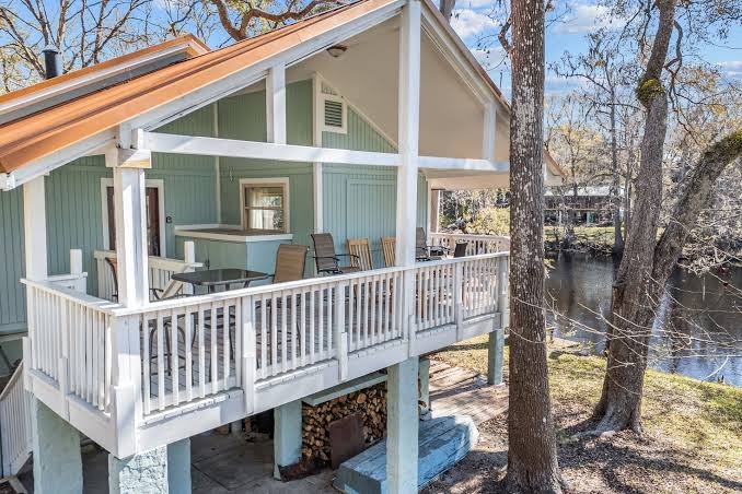 Santa Fe River Front, Luxury Retreat near Ginnie Springs and Ichetucknee