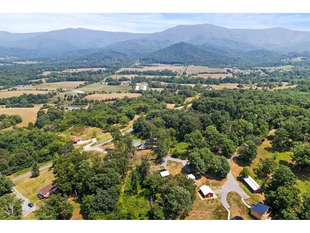 Black Walnut Cottage: A Romantic Couple's Cabin!, Virginia con Jacuzzi