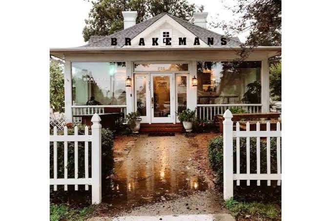 Black and White Cabin on Tranquil Three Acres, Charlotte