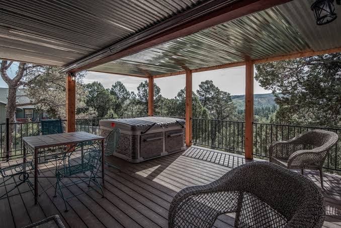 White Mountain Chateau, Ruidoso con Jacuzzi