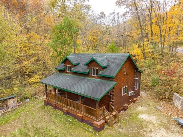 Maplewood Cabin: Secluded Romance with Private Hot Tub while Star Gazing., Wisconsin con Jacuzzi