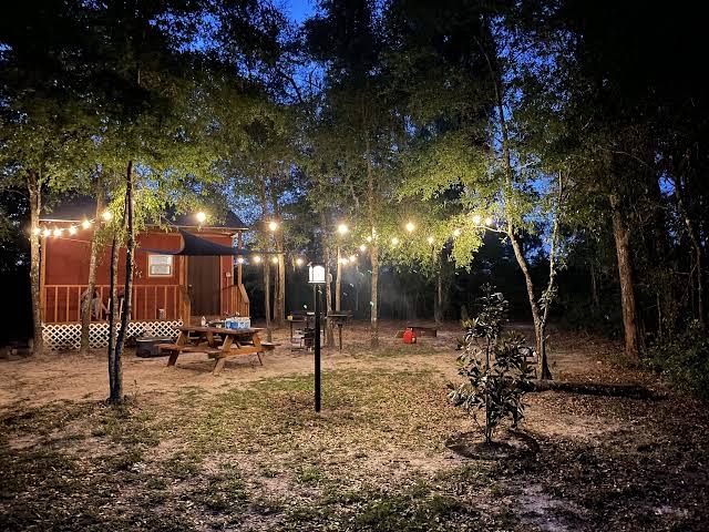 Comfortable cozy cabin, Ginnie Springs