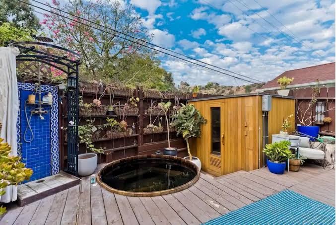 Beachwood Cabin Spa with Sauna and Hot Tub, Los Ángeles