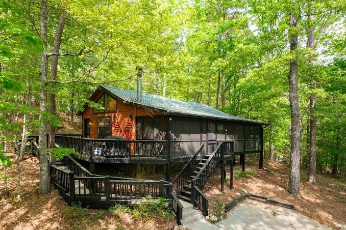 Modern & Cozy: Hot Tub, Fire Pit, Drive to Lakes, Georgia con jacuzzi
