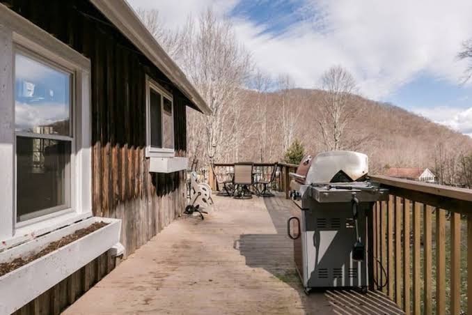 Romantic Chalet w/ Hot Tub close to Roan Mountain, Montañas de North Carolina