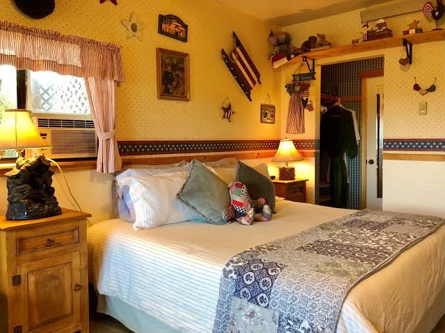 Log Cabin at Lynx Creek Farm - Prescott Cabin Rent