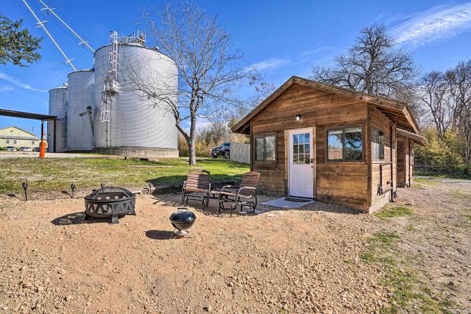 Waterfront Studio w/ Fire Pit on Lake Dunlap!, Seguin