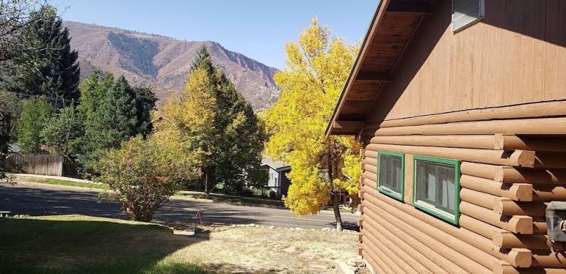Log Cabin in the Mountains - Trout fishing, skiing & hiking right out your door!, Glenwood Springs