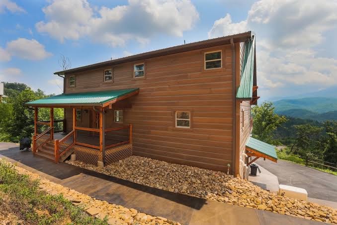 Mountain Views in Gatlinburg! 3 Bed | 5 Bath cabin