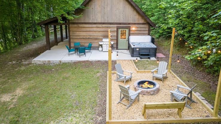 2PM Check In! 5min drive to Downtown Blue Ridge! Hot Tub! Modern/Rustic Cabin!