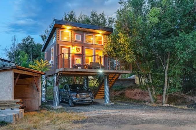Red Rock Treehouse! Unique in Old Colorado City!, Colorado Springs
