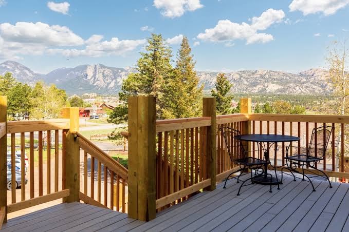 Deer Mountain Treehouse. Spacious mountain condo with awesome views., Estes Park