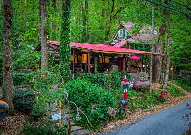 Log Cabin - Original 1928 Log Cabin with Hand Hewn Beams, Sleeps 4, Helen