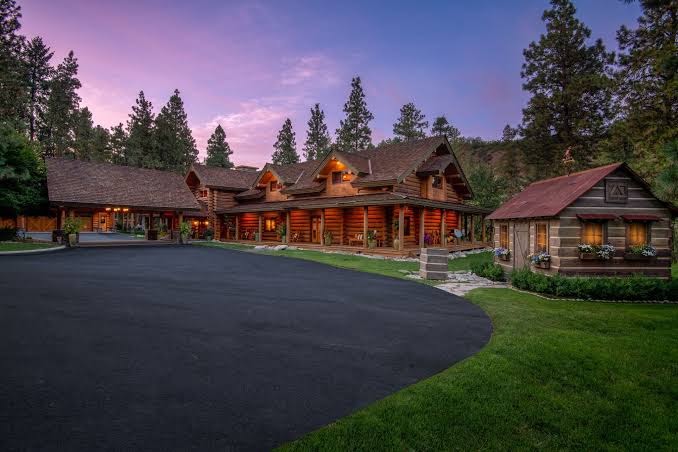 Leavenworth, Luxury River front home, vacation, business or family retreat