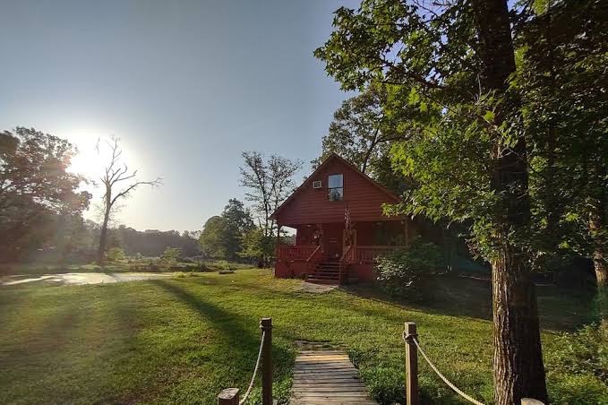 Family Friendly Farm Cabin * Pozo de fuego * Estanque * Juego de columpios, Tyler