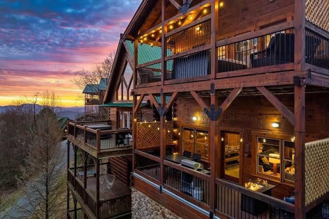 Indoor Pool! Views! Bears! Hot Tub 3 King Beds Game Room Chalet Village, Gatlinburg con piscina