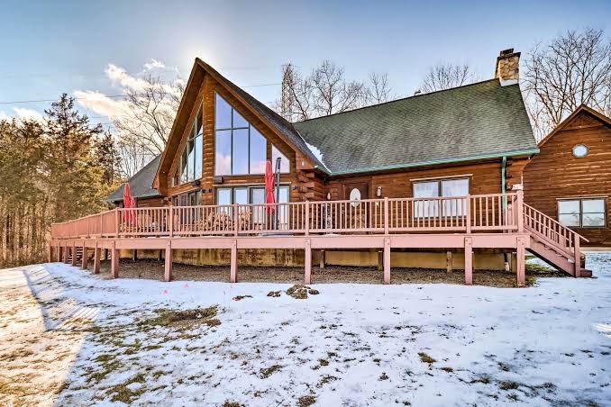 Luxury Log Cabin w/ EV Charger & Mtn Views!, New Jersey
