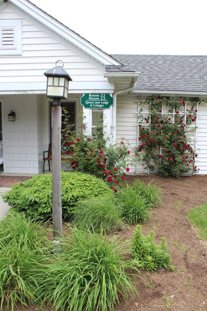 Spruce Lane Lodge & Cottages