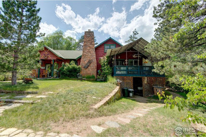 The Woolly Bugger Inn | Cabins, Tiny Homes & Suites on the River